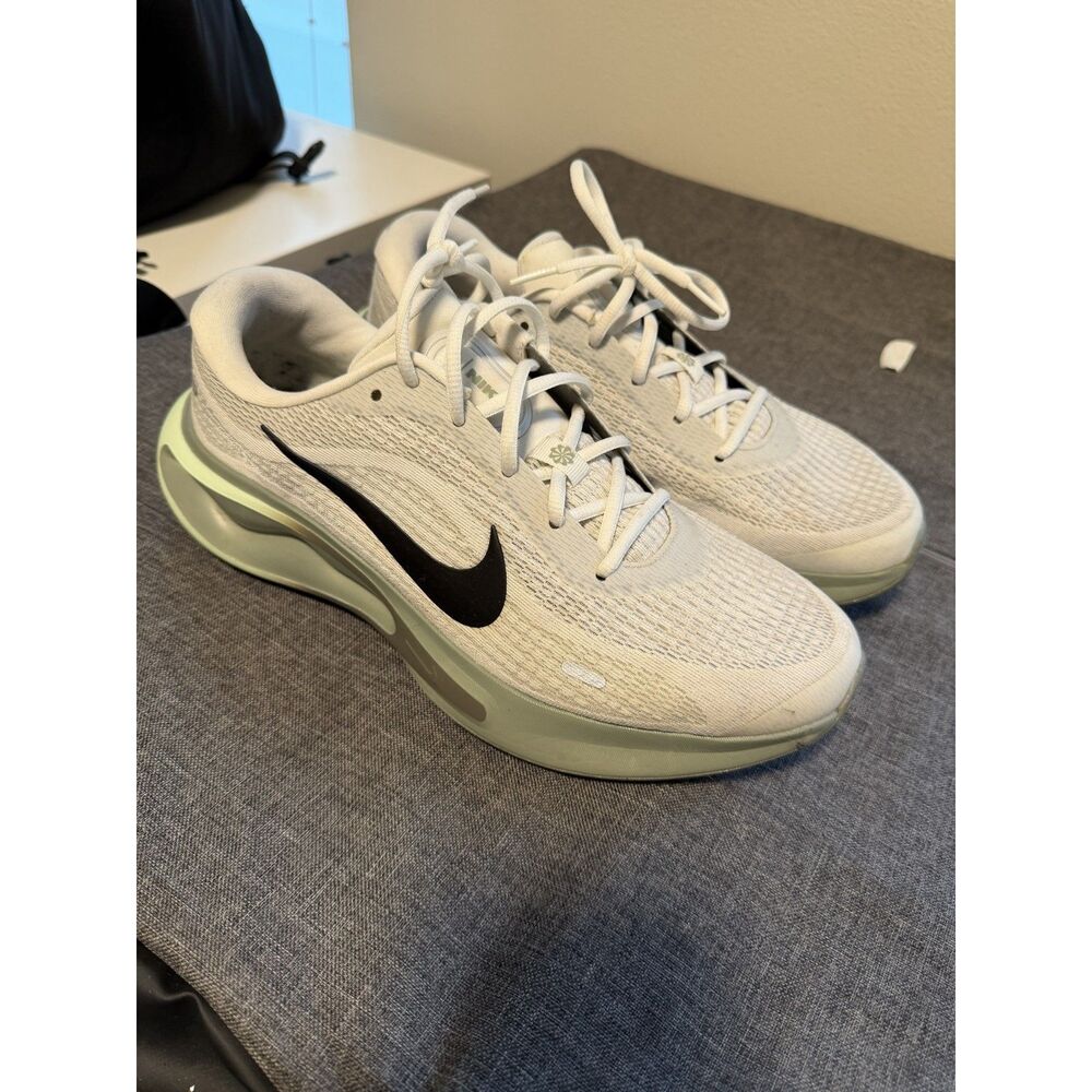 Nike Running Sneakers Journey White and Green size 11 mens